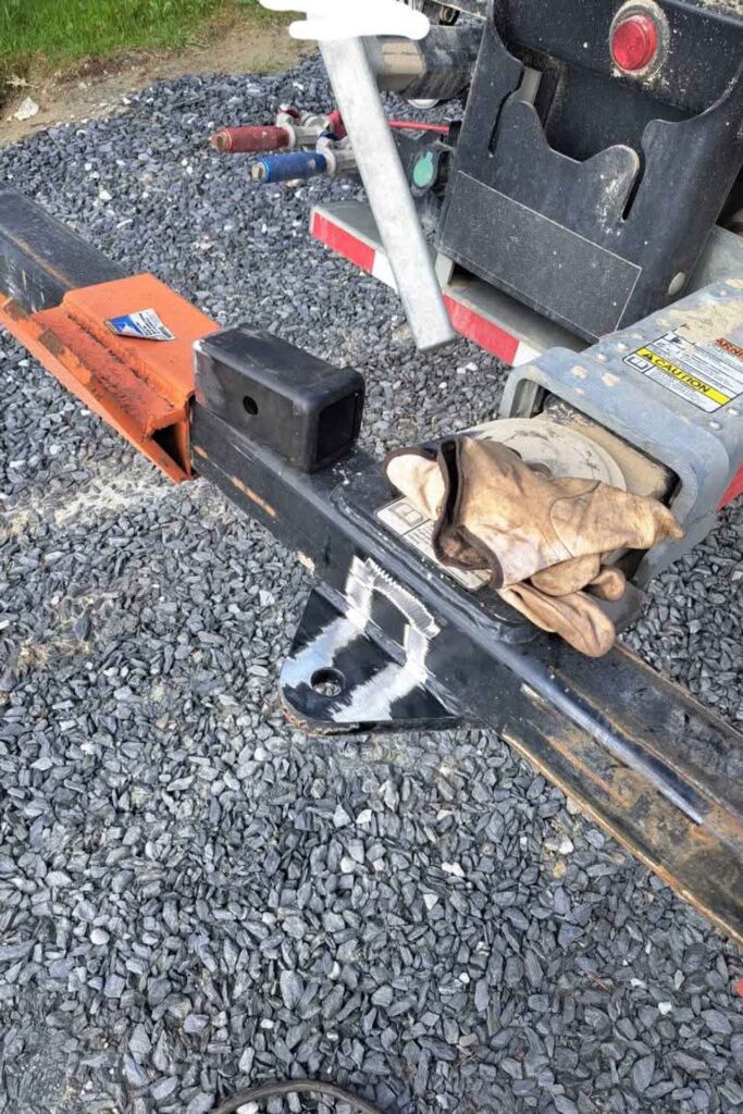 soudure-attache-remorque-réparation-bolton-est-savoir-fer-hebert Soudure attache remorque, Savoir-fer hébert. soudeur mobile et en atelier, se déplace partout au québec.